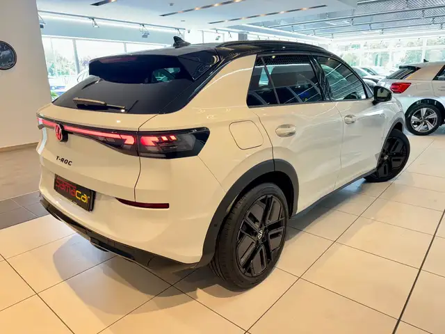 Volkswagen T-Roc view 7