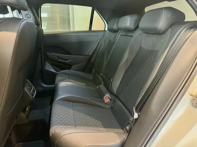 Volkswagen T-Roc view 15