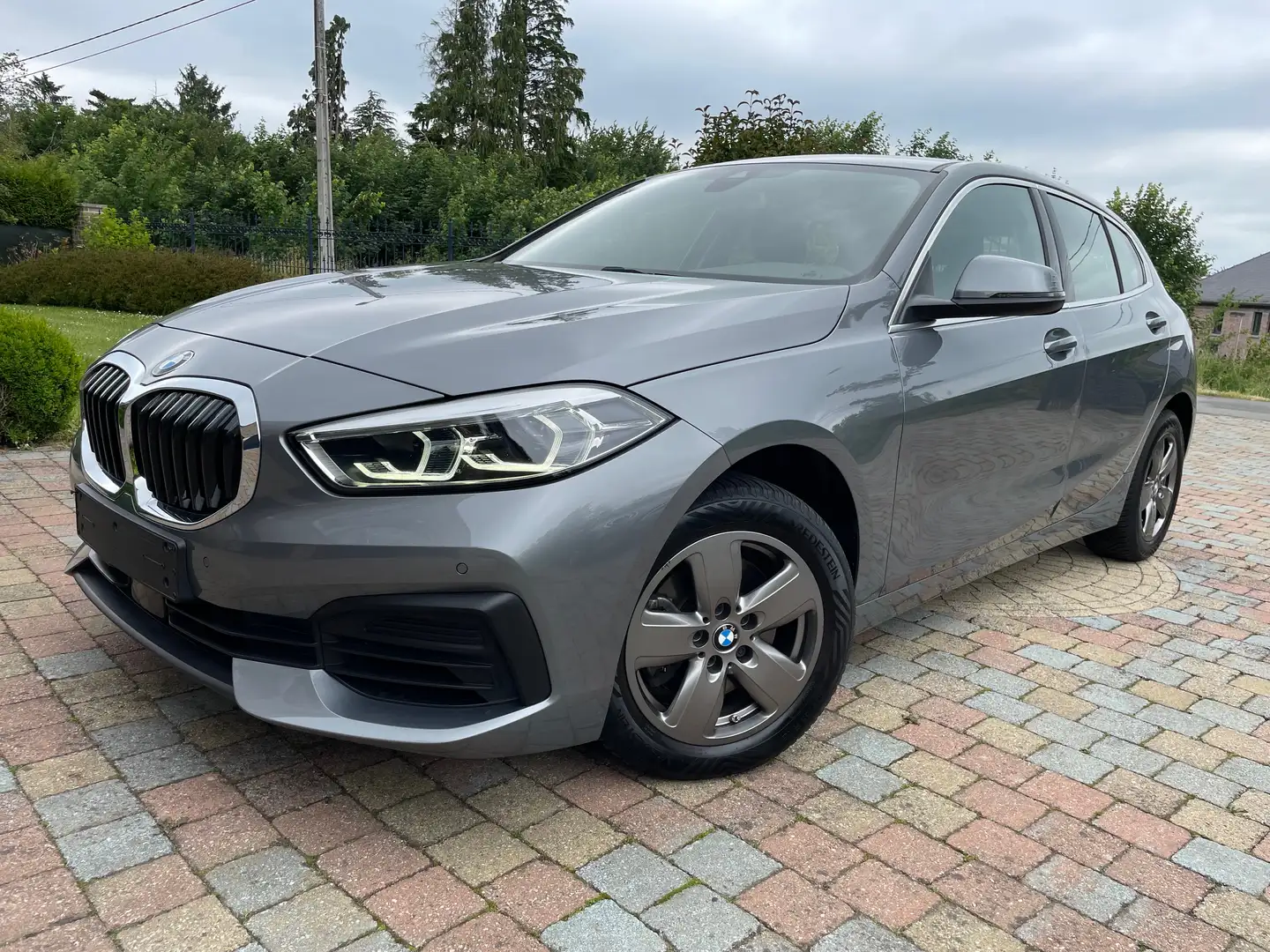 BMW 116 116i *FULL LED* GPS*PDC AV/AR* CARPLAY*LINE ASSIST Grijs - 1