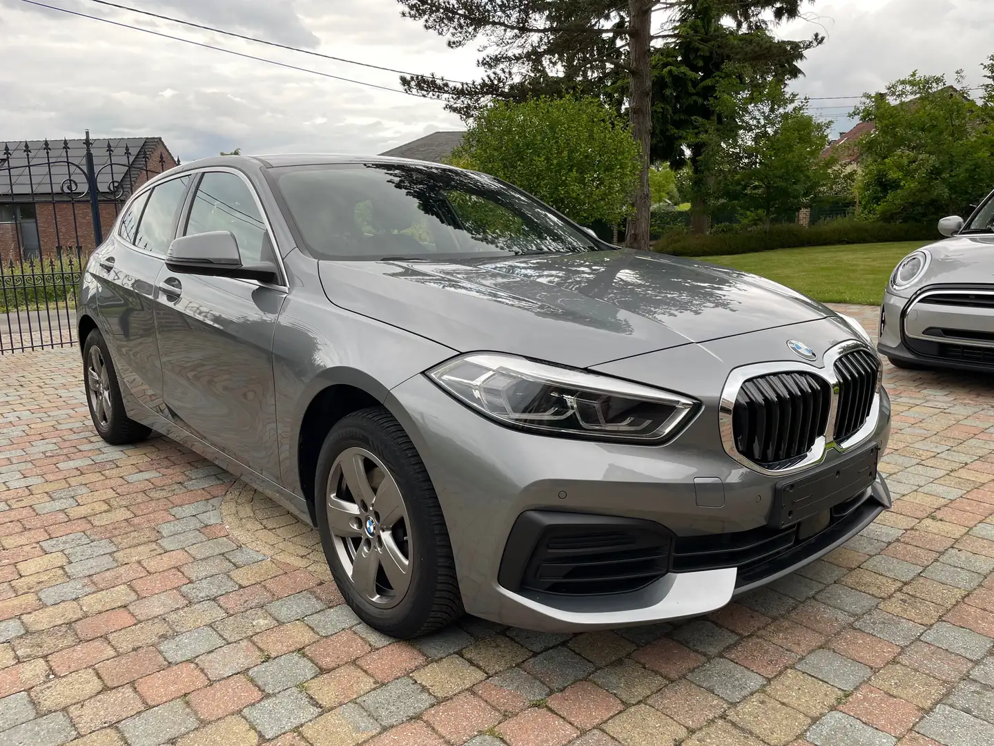 BMW 116 116i *FULL LED* GPS*PDC AV/AR* CARPLAY*LINE ASSIST Grijs - 2