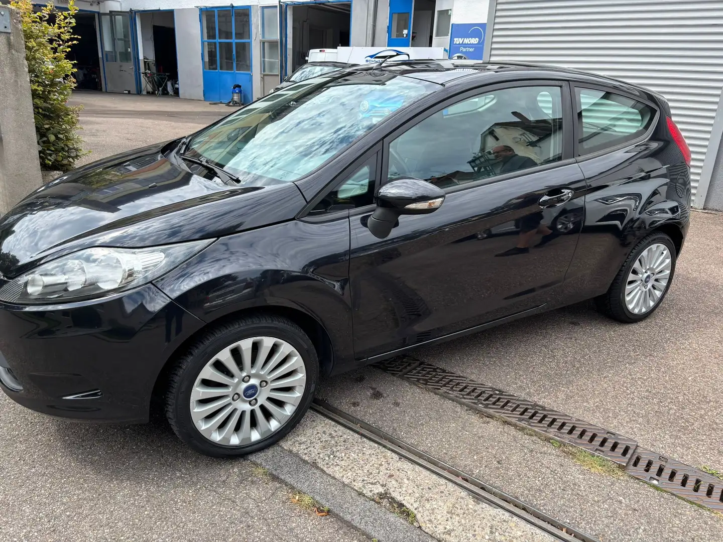 Ford Fiesta Trend Schwarz - 2