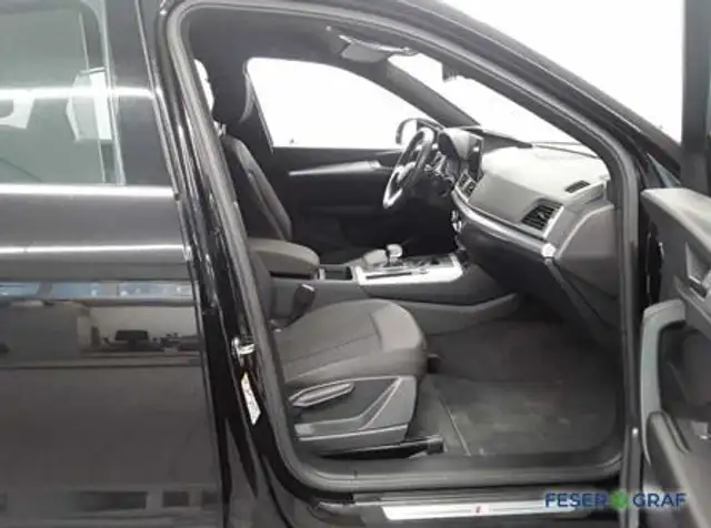Audi Q5 view 6