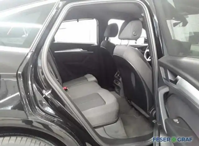 Audi Q5 view 7