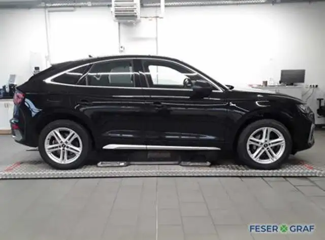Audi Q5 view 5