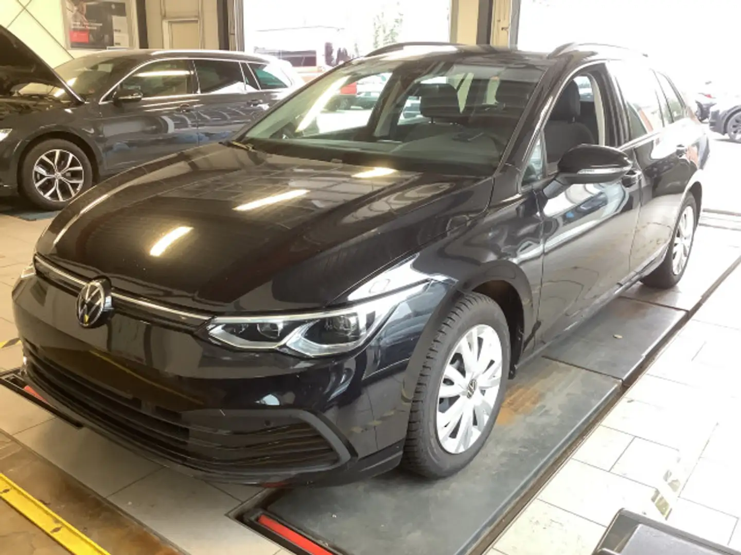 Volkswagen Golf Variant Golf VIII Variant 1.5 eTSI Life DSG ACC LED Navi Schwarz - 2