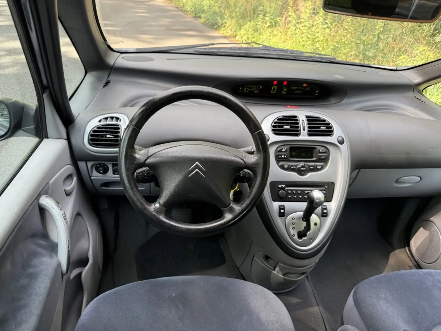 Citroen Xsara Picasso 2.0i-16V Image |AUTOMAAT|AIRCO|TREKHAAK| Grijs - 2