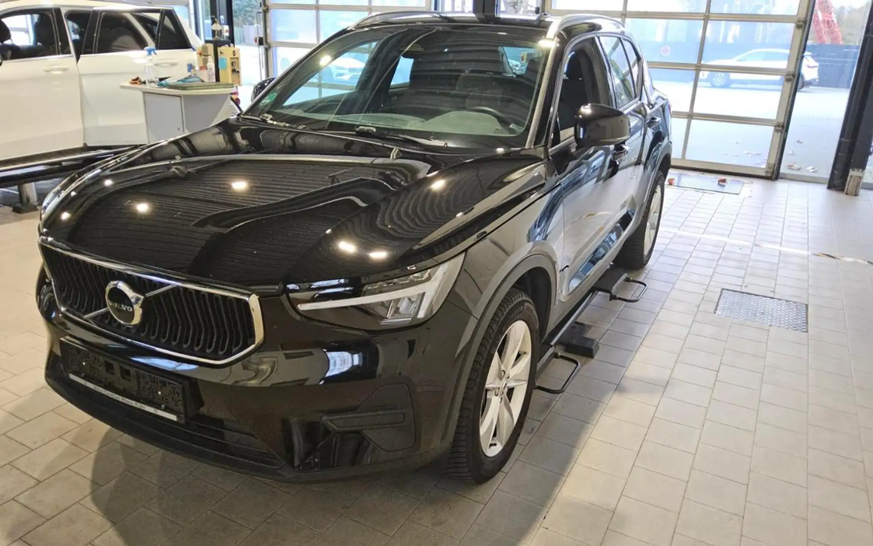 Volvo XC40 B3 Core+RFK+NAVI+DAB+LM18+MET+KLIMA+FAP+ Negro - 2