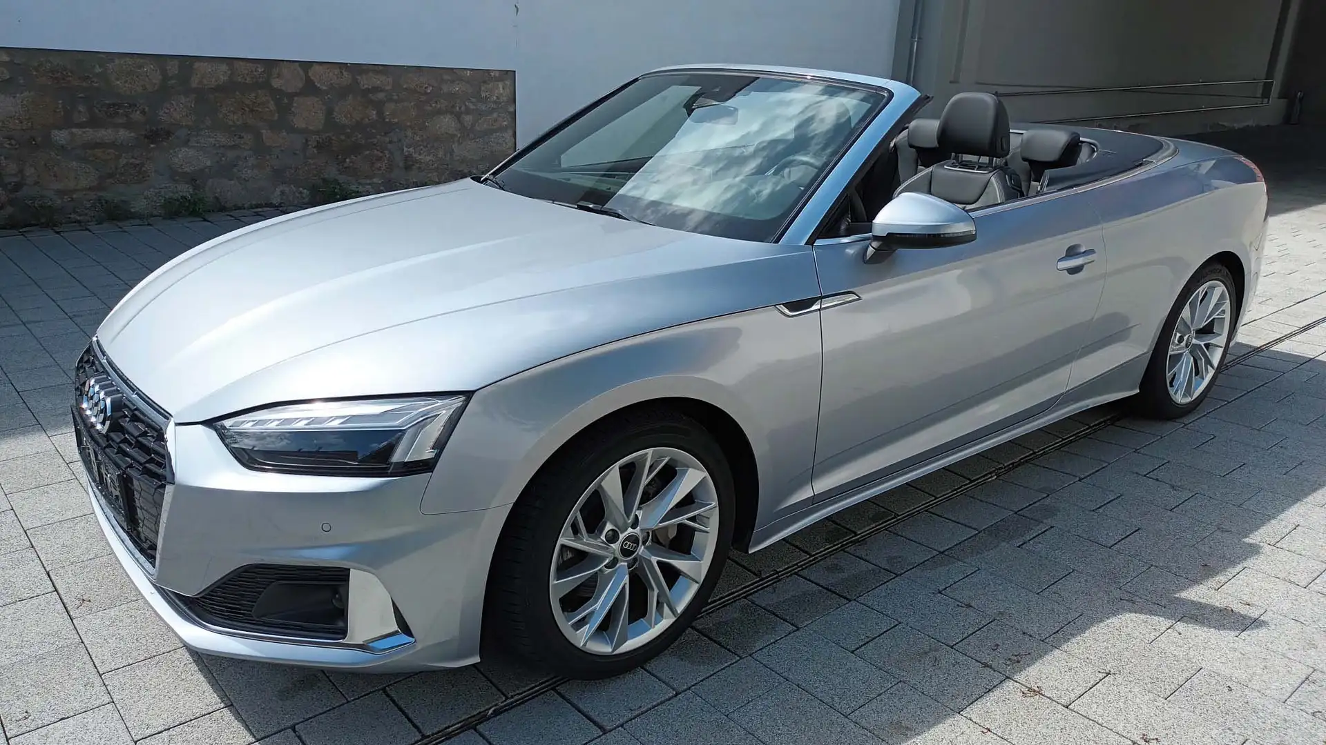 Audi A5 40 TFSI Cabrio adv Kopfraum Navi Matrix Virt Leder Silber - 1