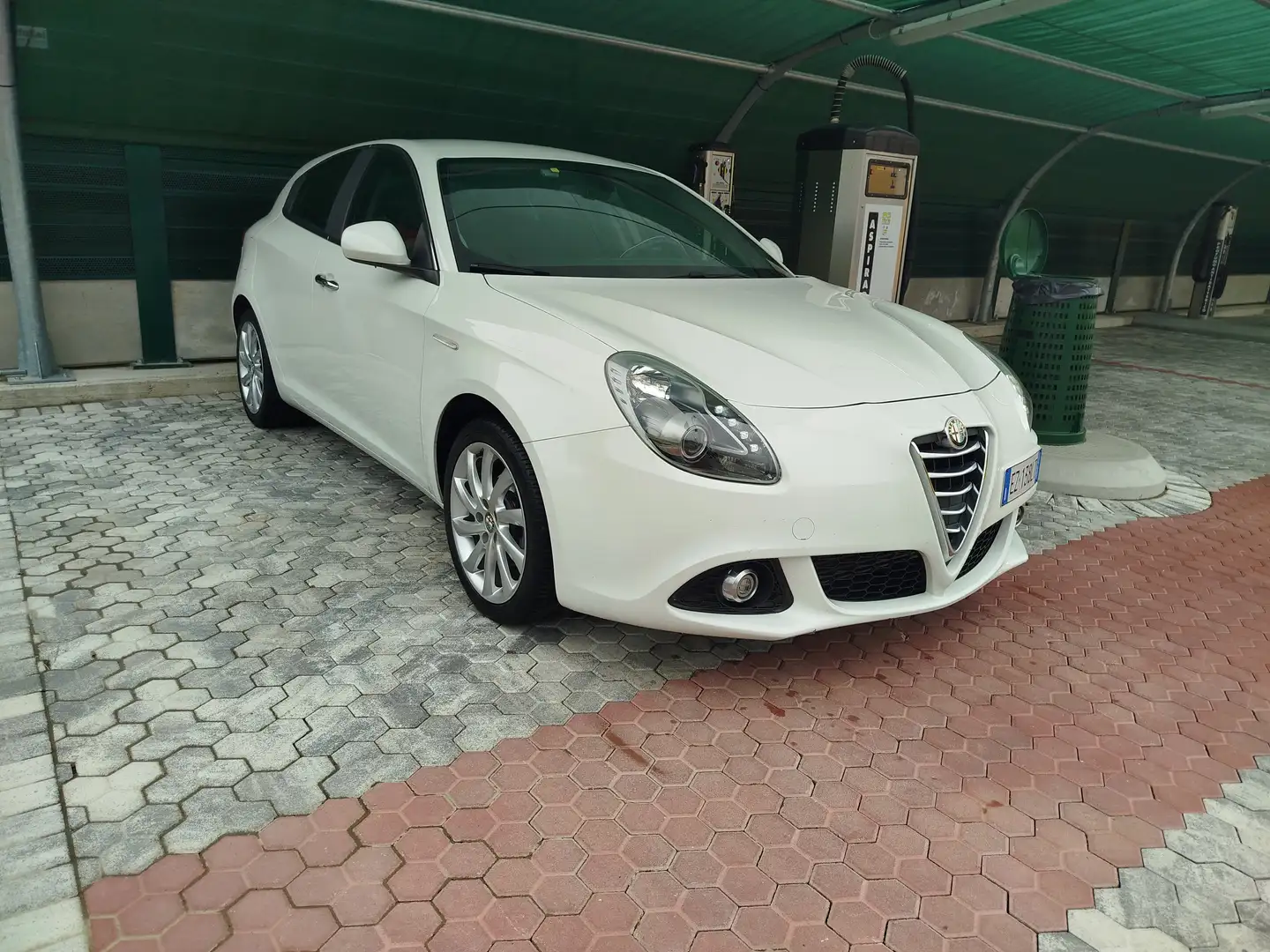 Alfa Romeo Giulietta 1.6 105cv Blanc - 1