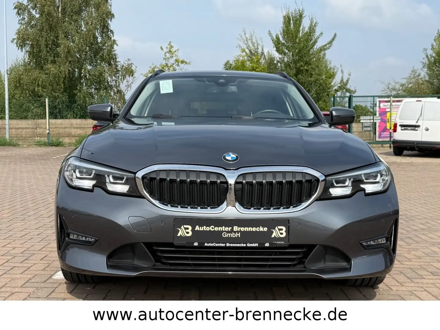 BMW 318 d Touring Advantage*AHK*8-fach bereift* Grau - 2