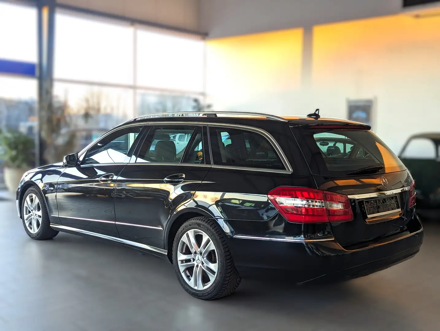 Mercedes-Benz E 220 E220 CDI T Avantgarde Aut/Xenon/Leder/Navi/AHK Schwarz - 2