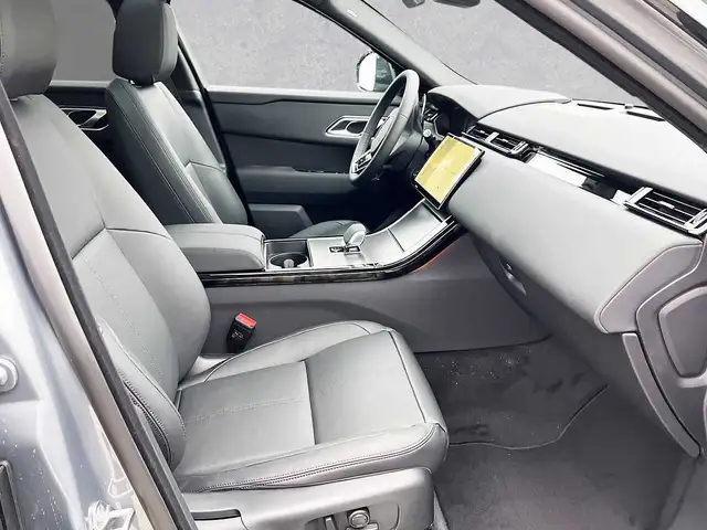 Land Rover Range Rover Velar view 3