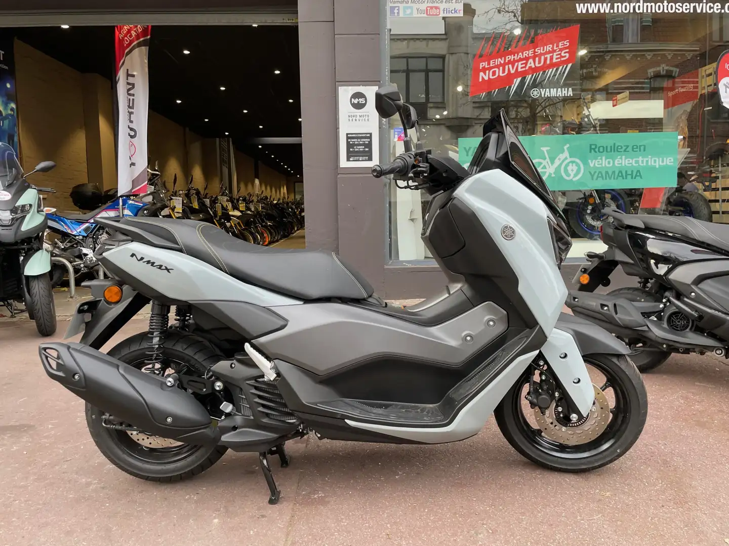Yamaha NMAX Gris - 1