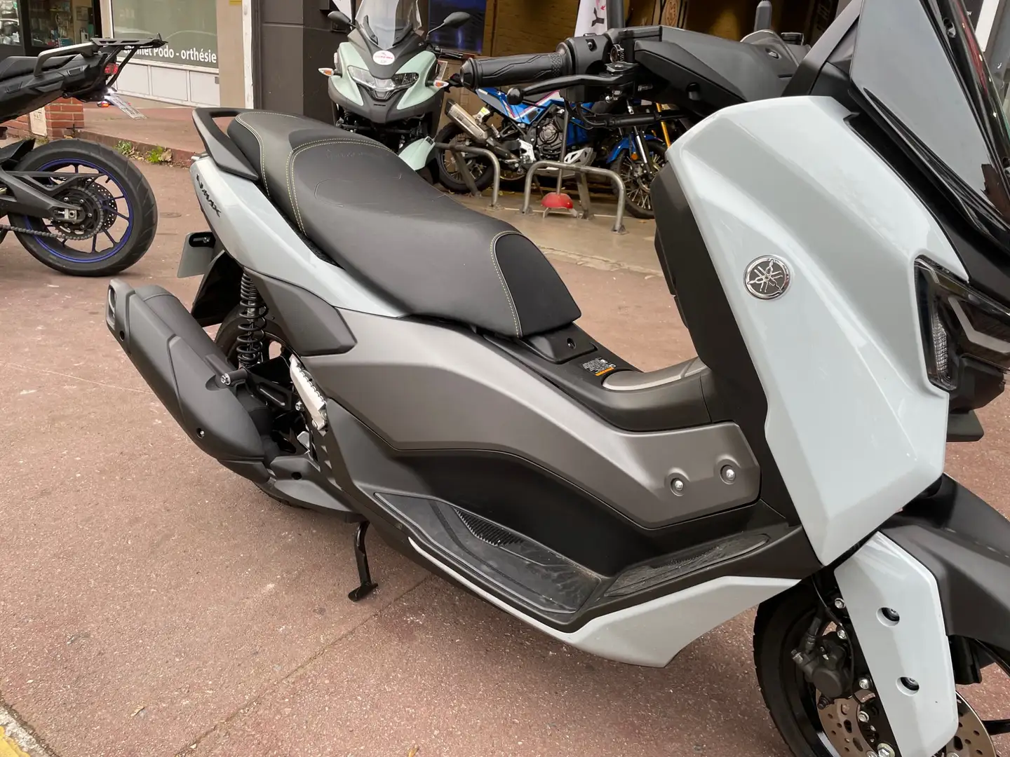 Yamaha NMAX Gris - 2