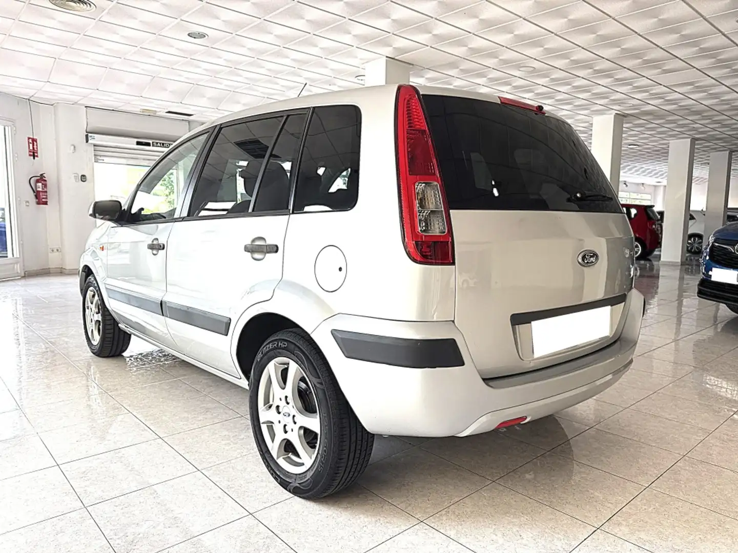 Ford Fusion 1.4TDCi Ambiente Plateado - 2