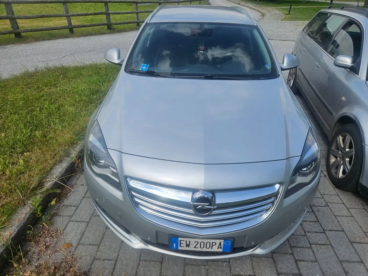 Opel Insignia 2,0CDTI COSMO START&STOP SPORT EURO5B Gris - 2