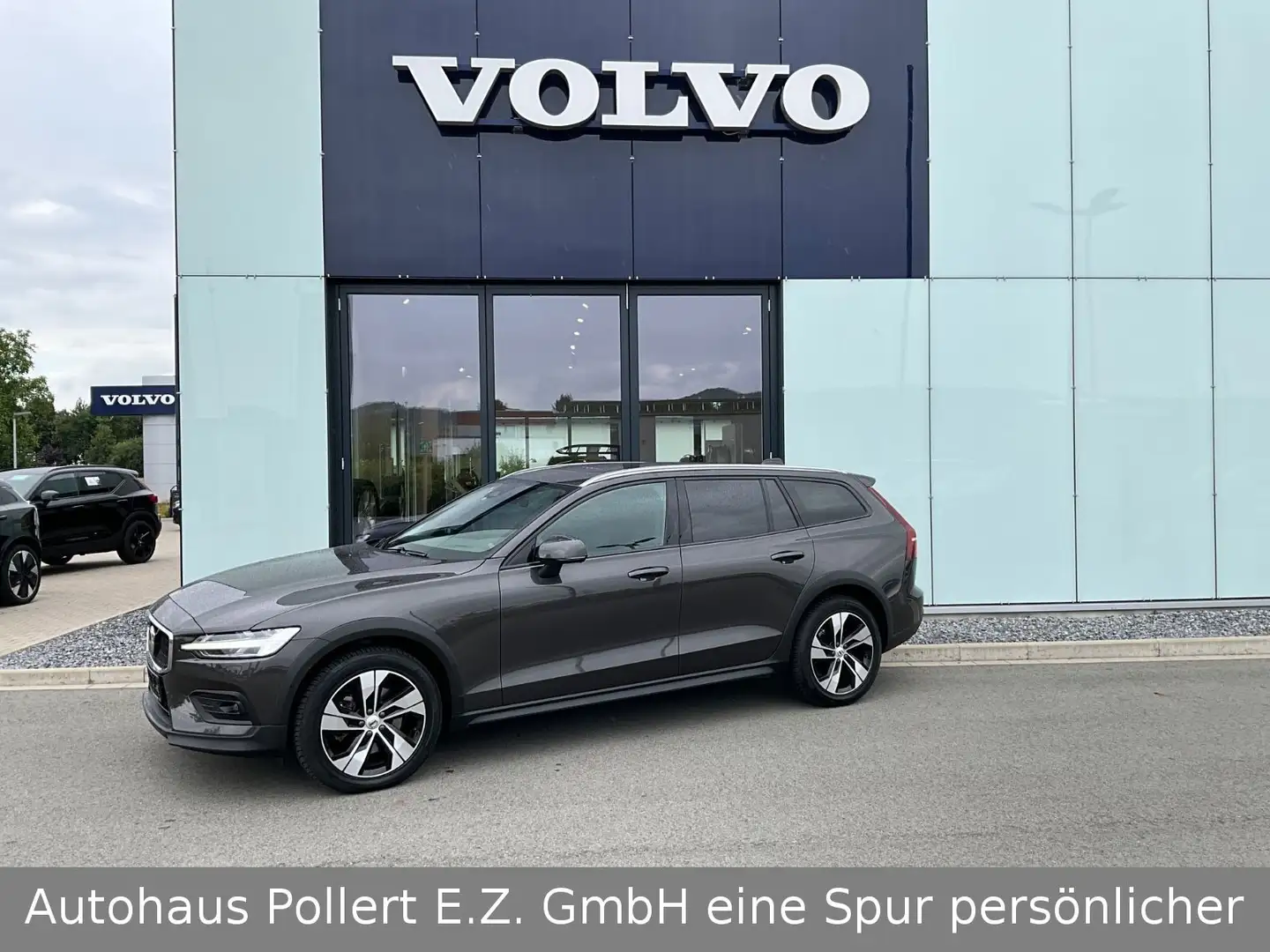 Volvo V60 Cross Country V60 B4 Cross Country Ultimate Grau - 1