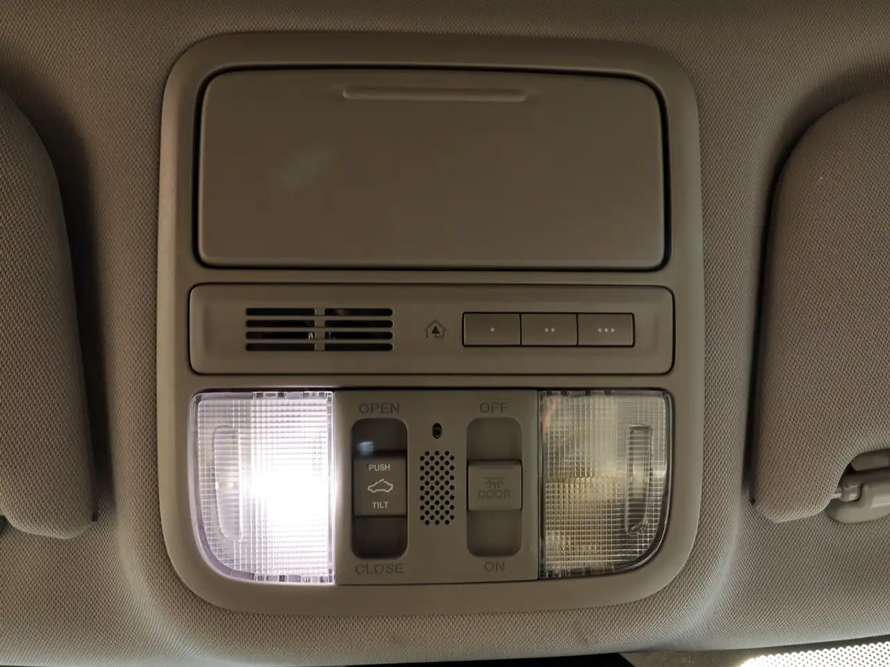 Honda Odyssey снимка Honda Odyssey