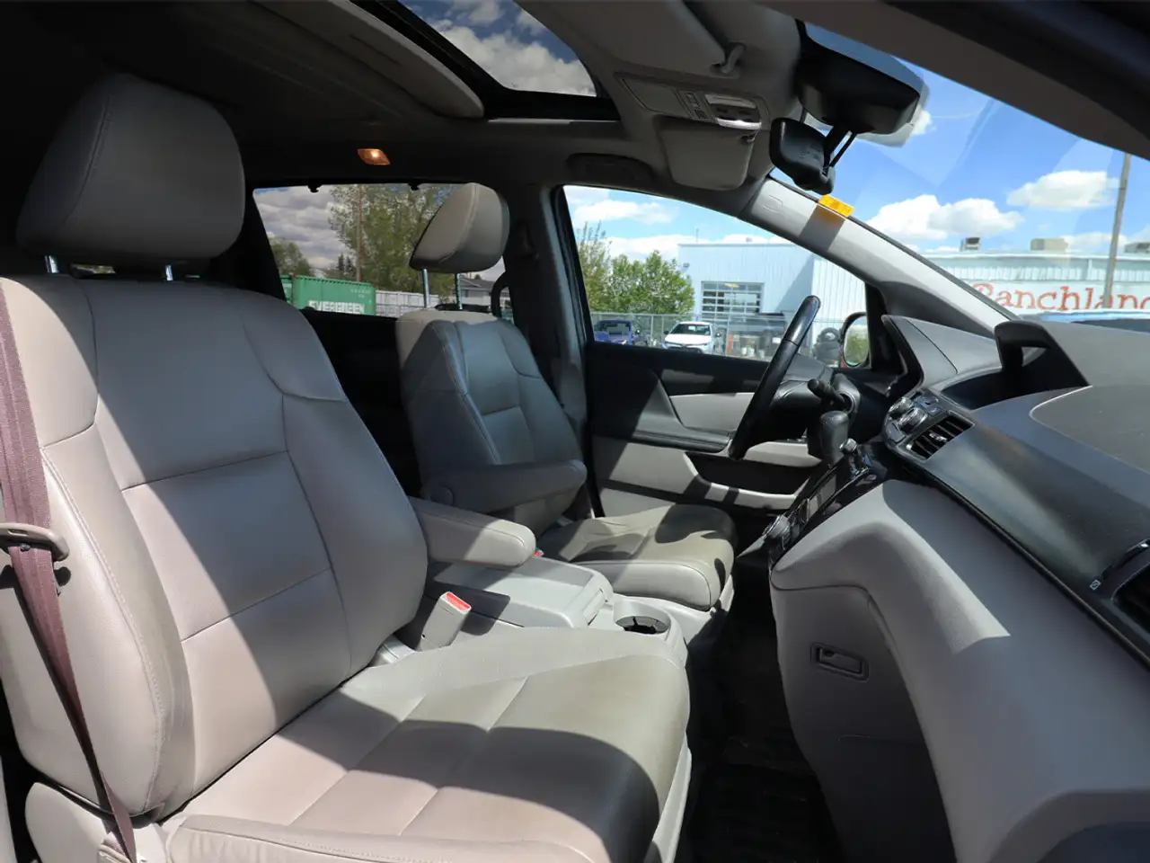 Honda Odyssey снимка Honda Odyssey