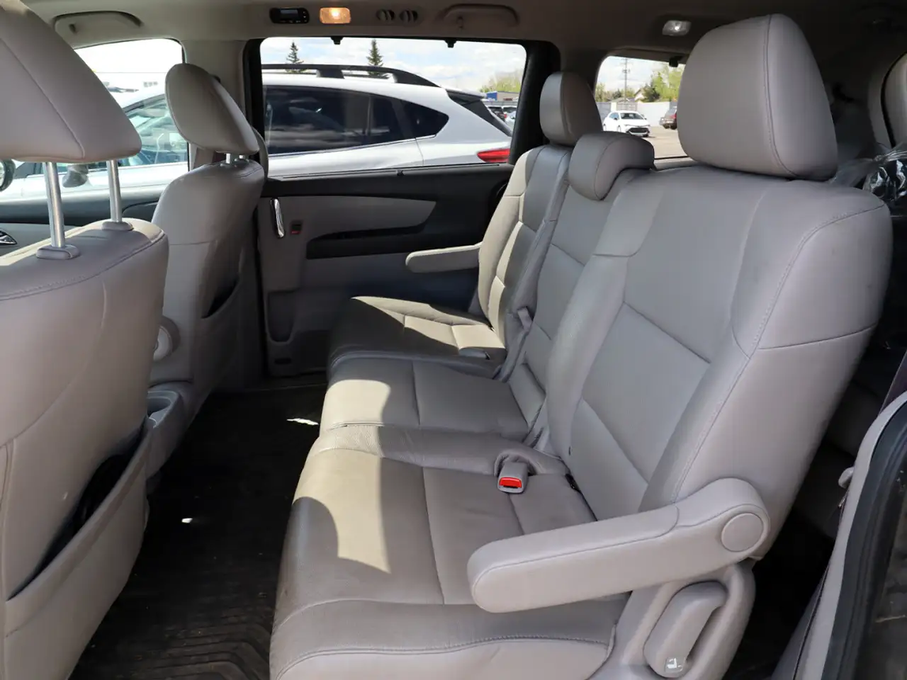 Honda Odyssey снимка Honda Odyssey