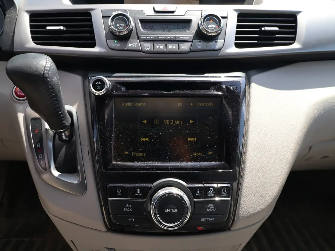 Honda Odyssey снимка Honda Odyssey