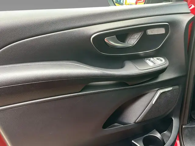 Mercedes-Benz V 300 view 14