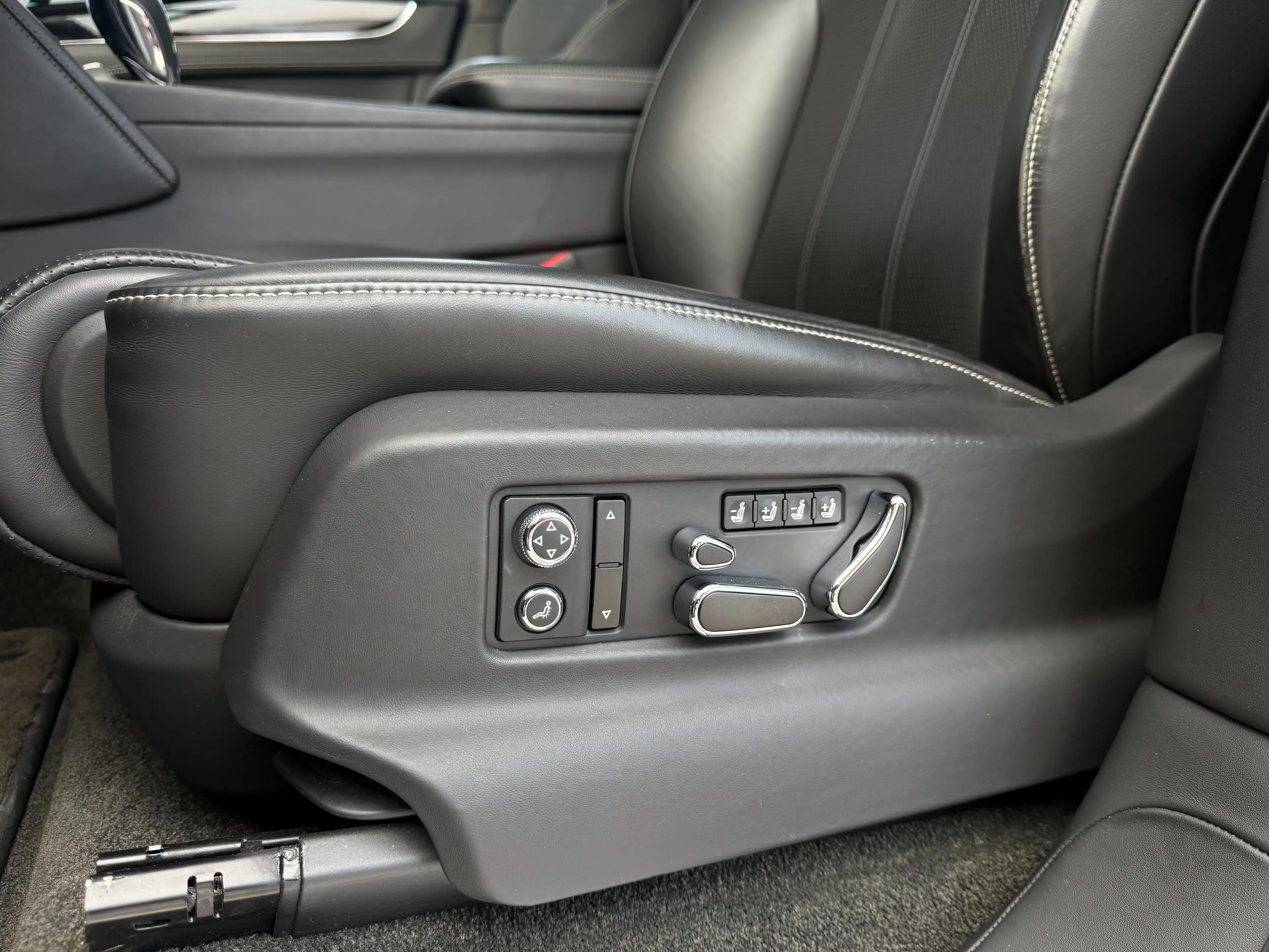 Bentley Bentayga Diesel V8*Night-Vision*7Sitzer*Luft*Garantie*22'' — photo 11