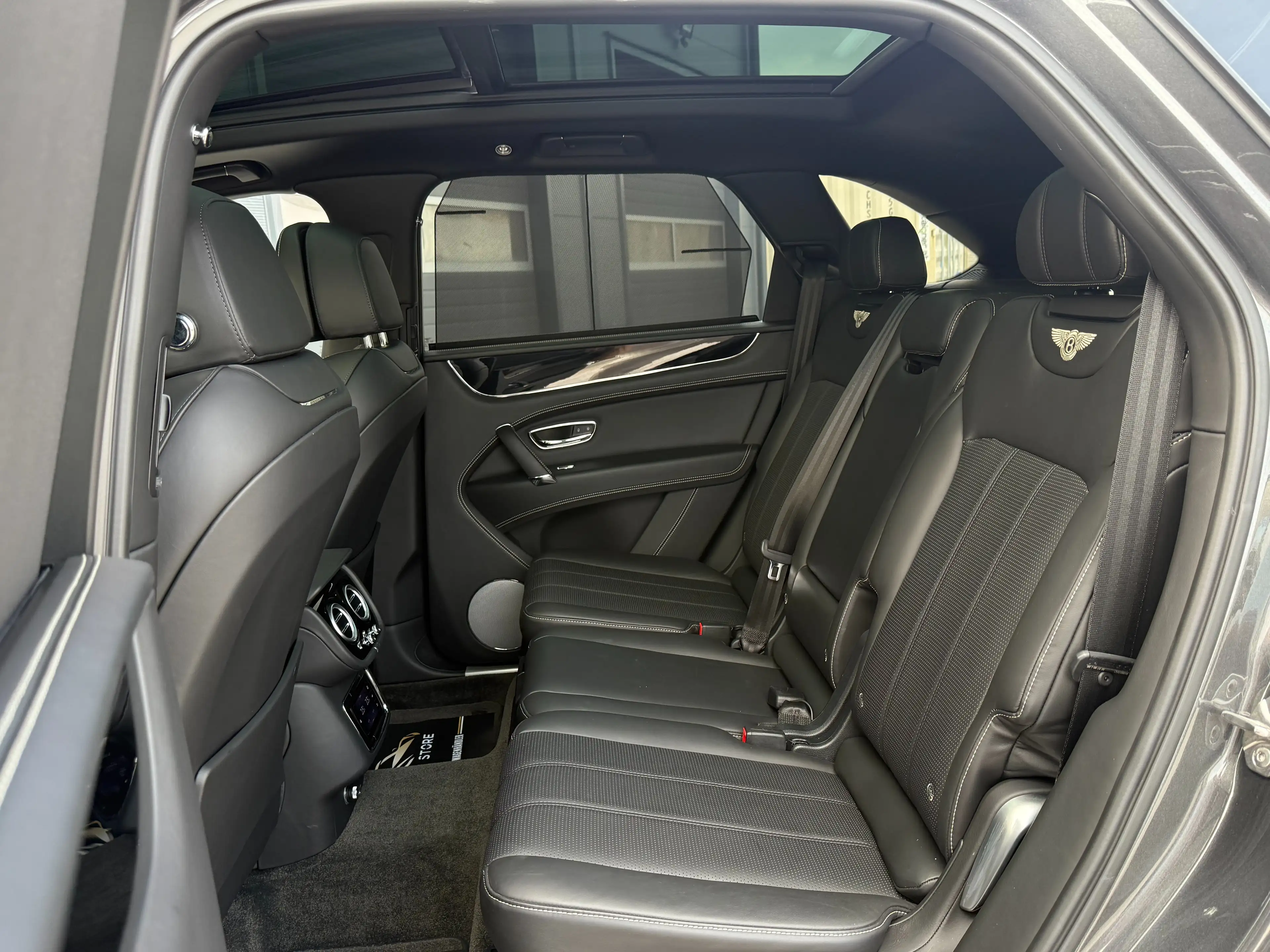 Bentley Bentayga Diesel V8*Night-Vision*7Sitzer*Luft*Garantie*22'' — photo 13