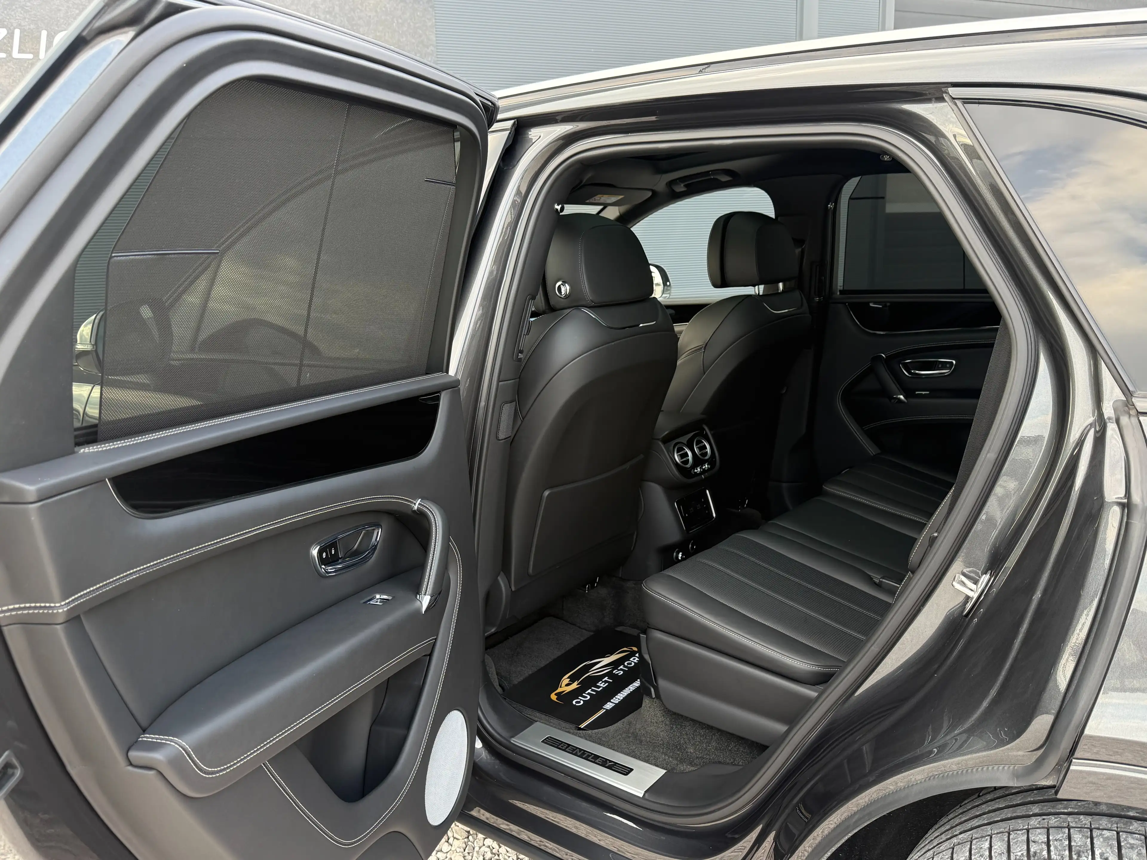 Bentley Bentayga Diesel V8*Night-Vision*7Sitzer*Luft*Garantie*22'' — photo 12