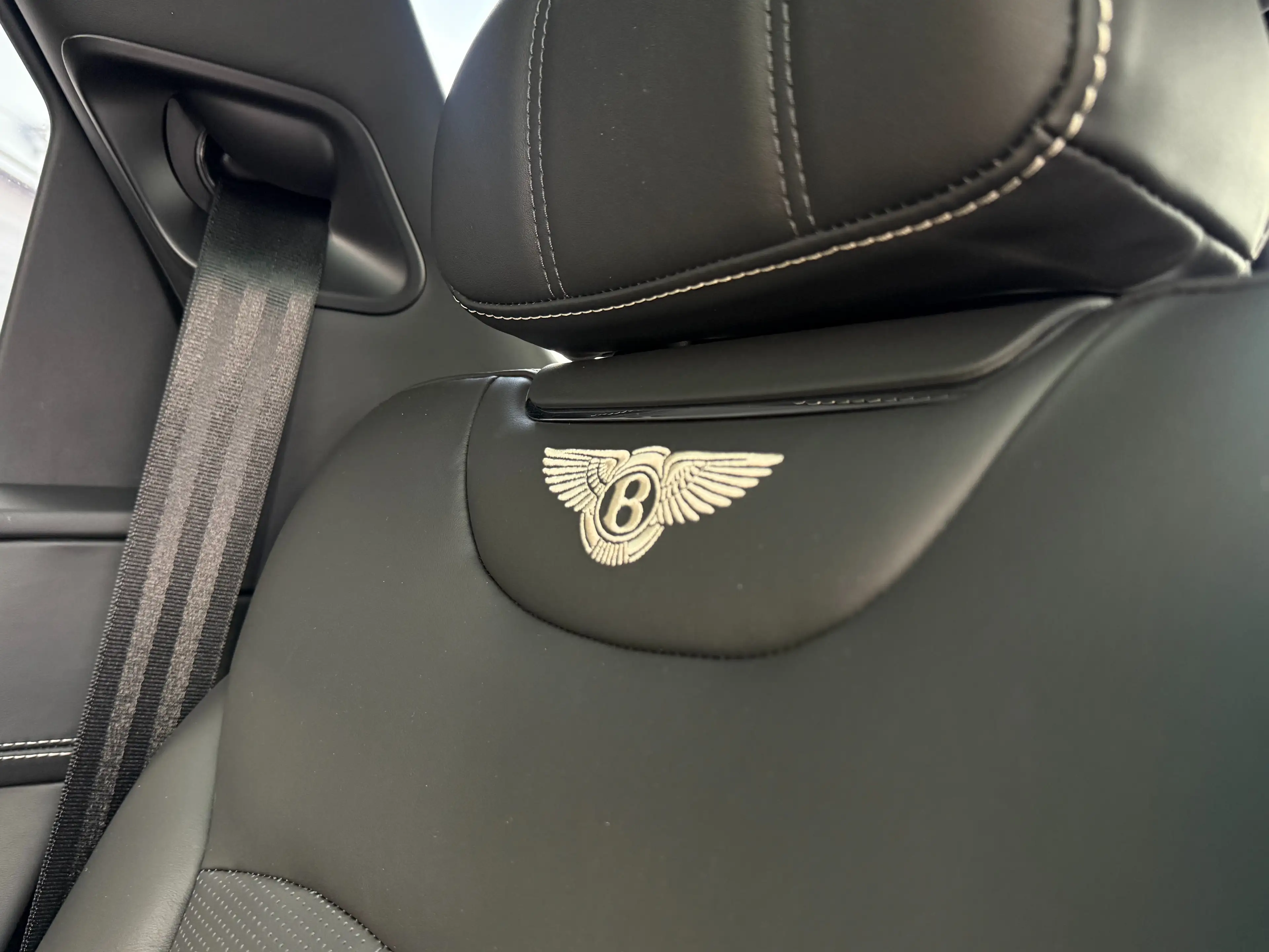 Bentley Bentayga Diesel V8*Night-Vision*7Sitzer*Luft*Garantie*22'' — photo 14
