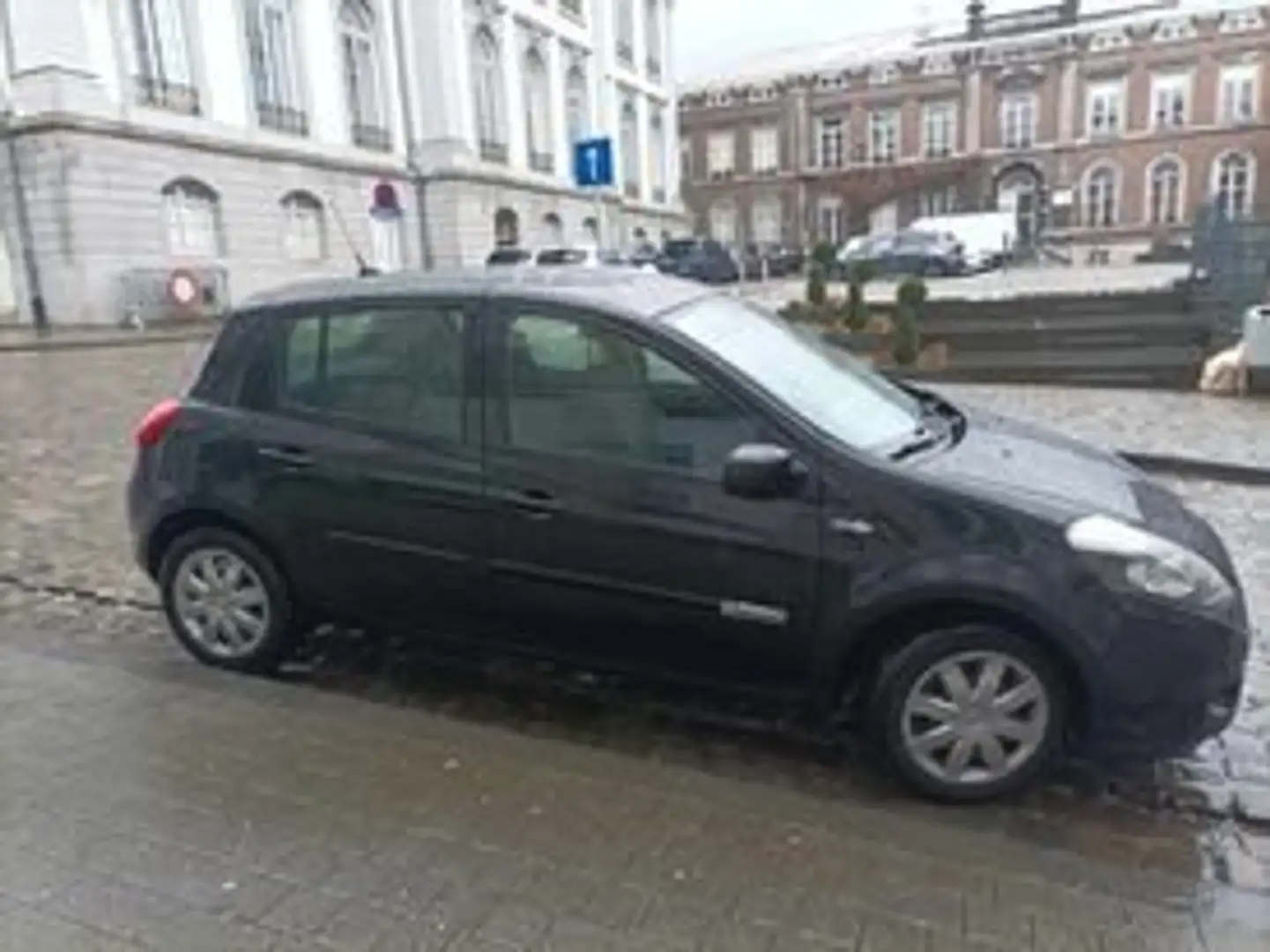 Renault Clio 1.2i TomTom LIVE Zwart - 1
