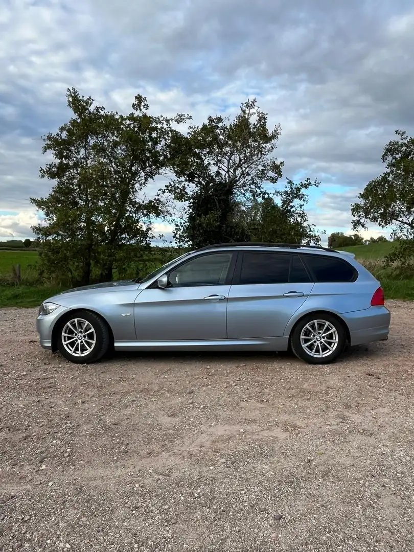 BMW 330 320i Business Line Blauw - 2
