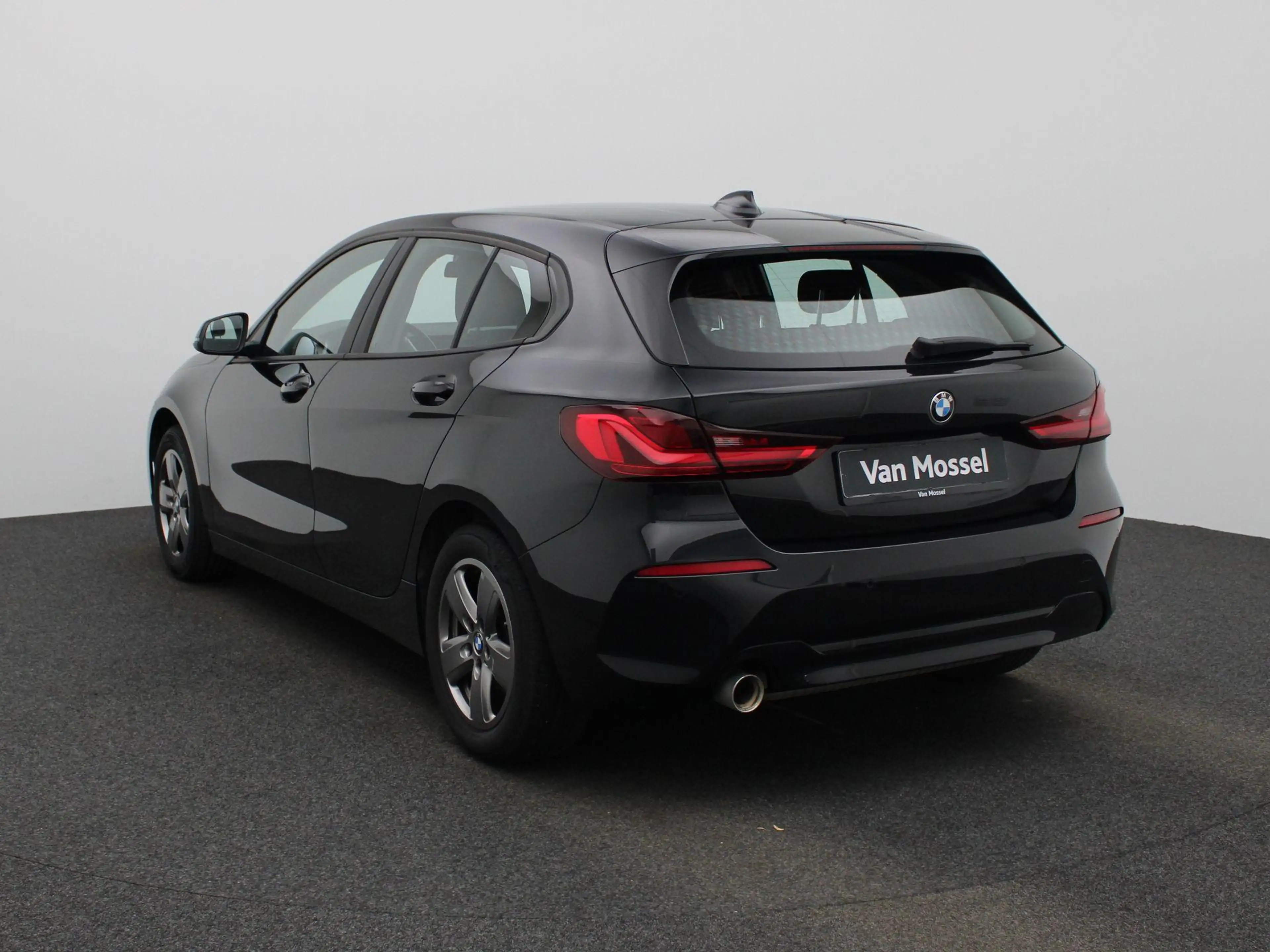 BMW 116 1 Reeks Hatch 116iA (80 kW) — photo 2