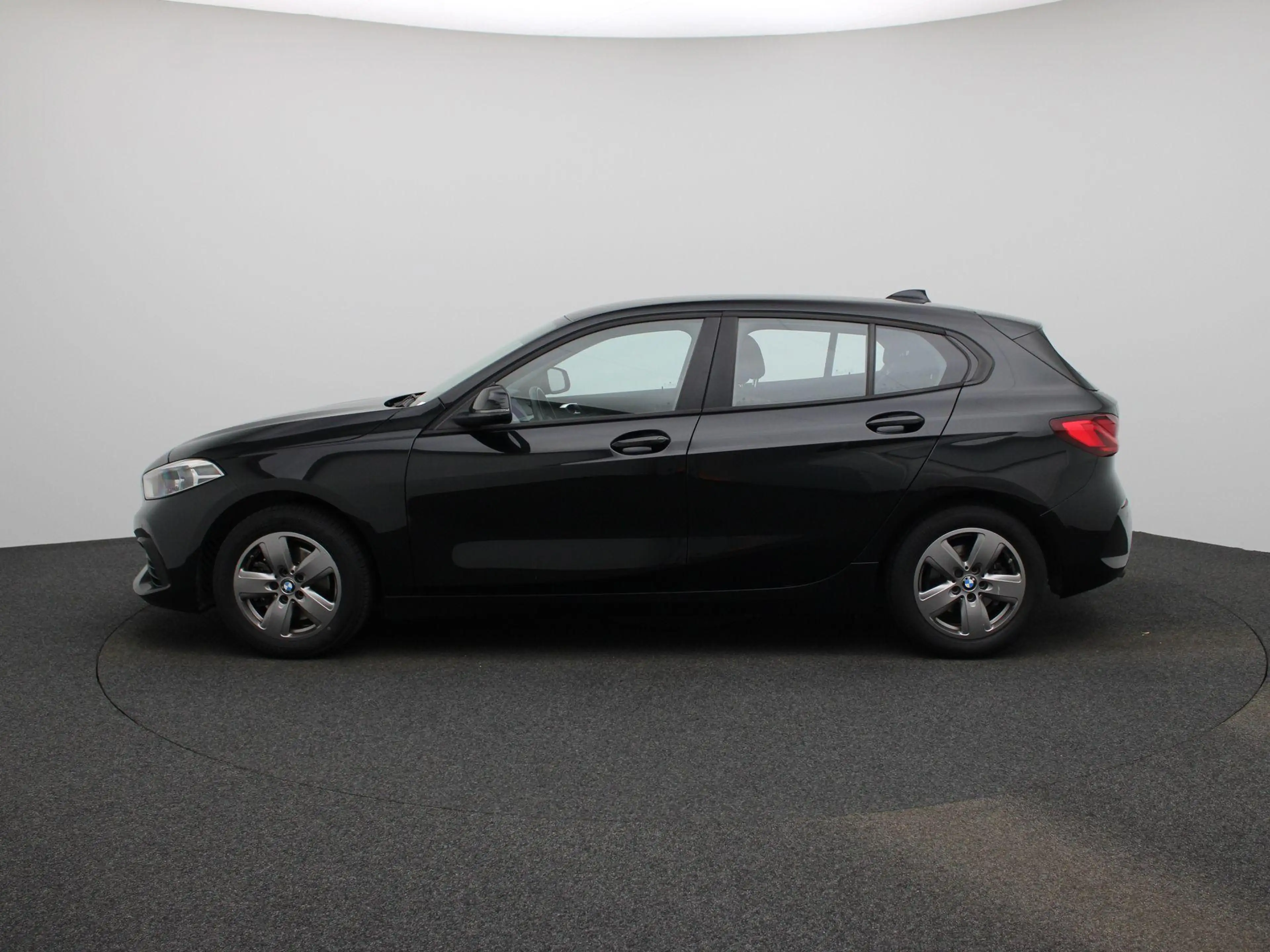 BMW 116 1 Reeks Hatch 116iA (80 kW) — photo 4