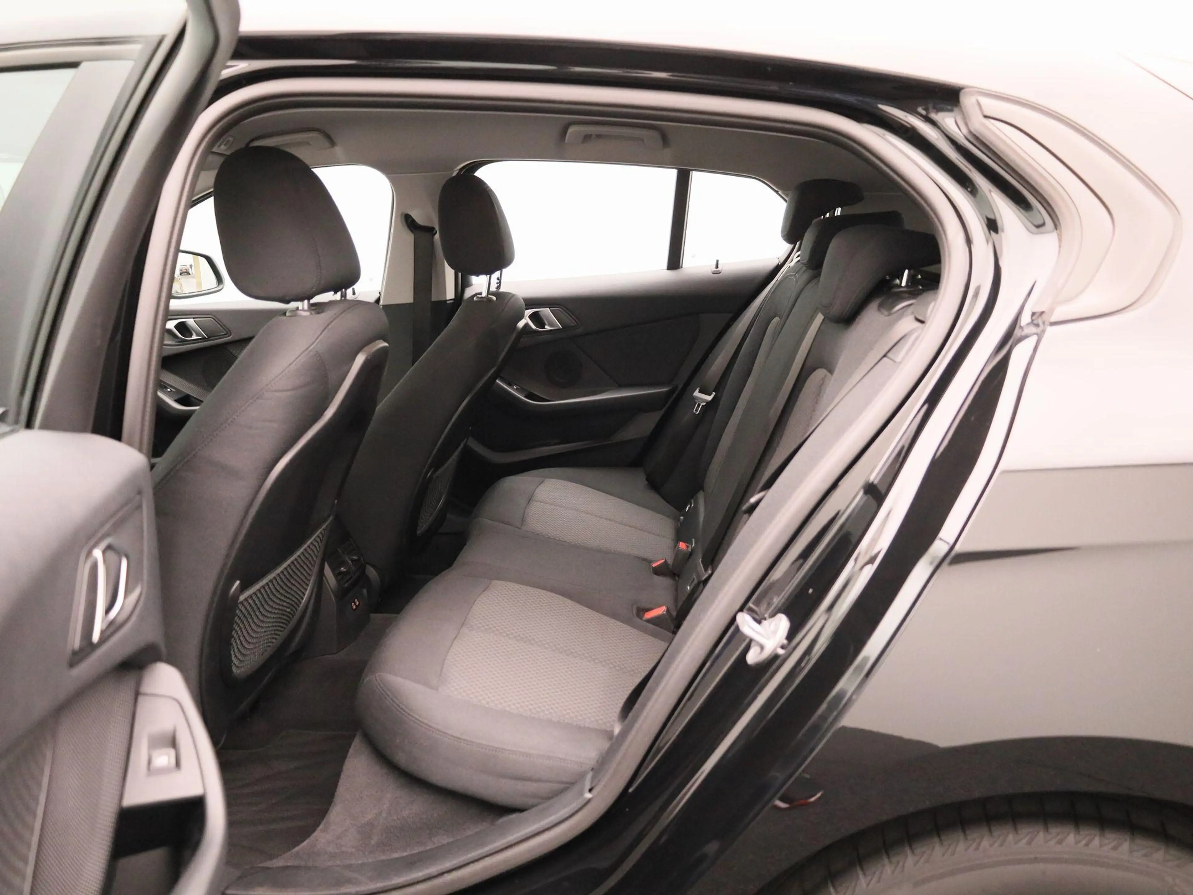 BMW 116 1 Reeks Hatch 116iA (80 kW) — photo 10