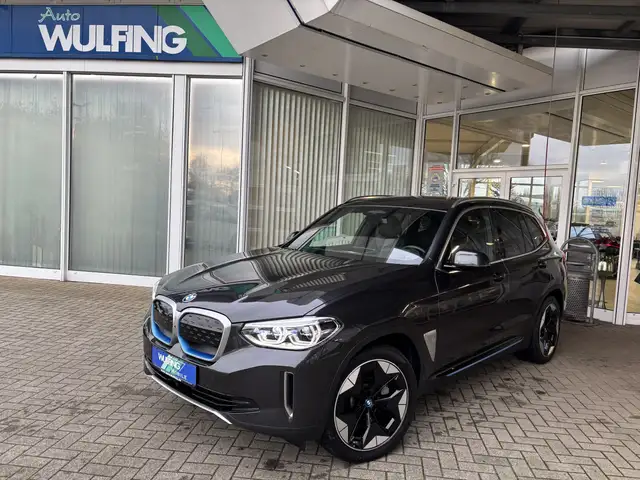 BMW X3 Impressive*AHK*Panorama*ACC*LEDER*HEAD-UP