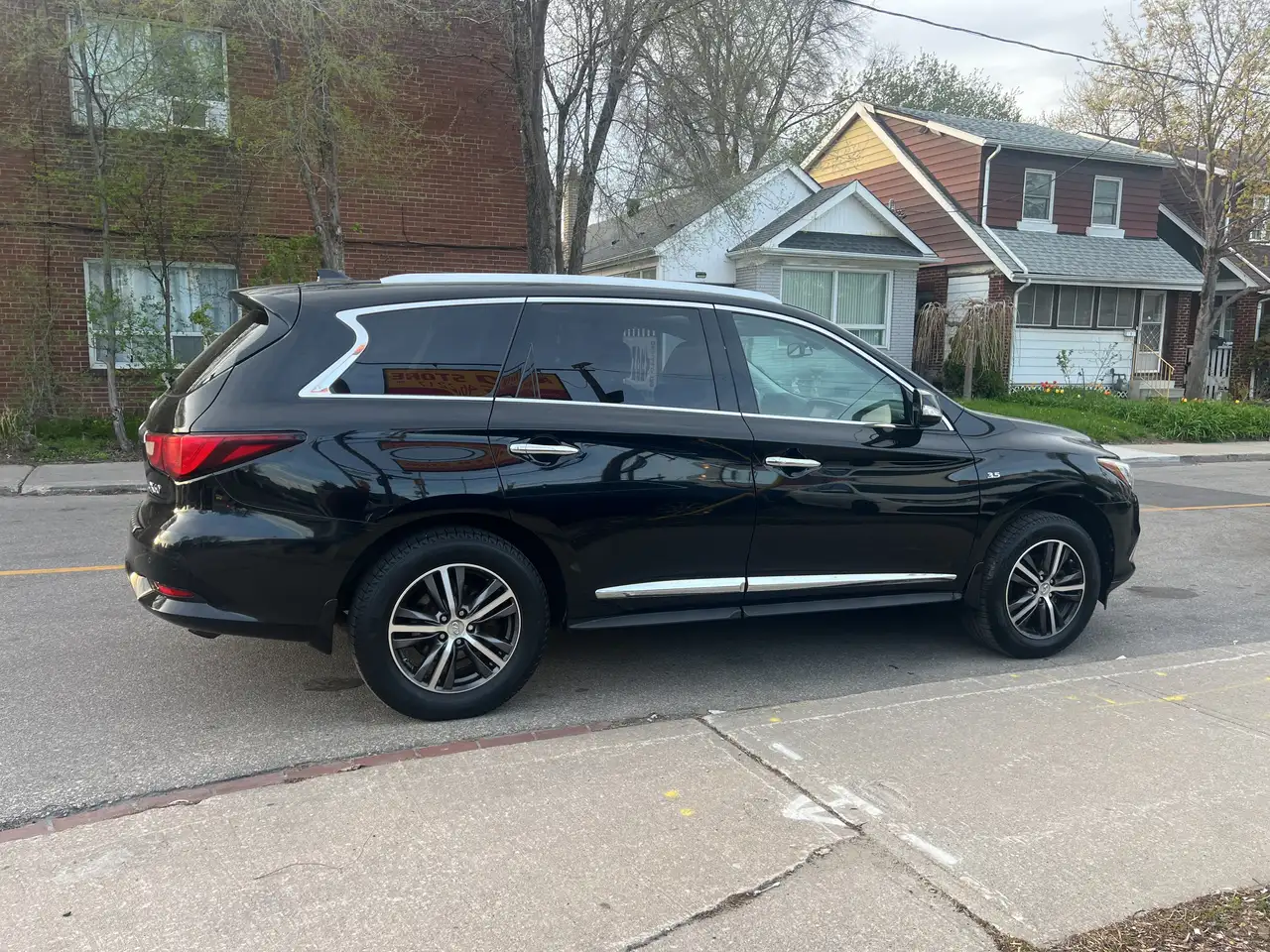Infiniti QX60 снимка Infiniti QX60