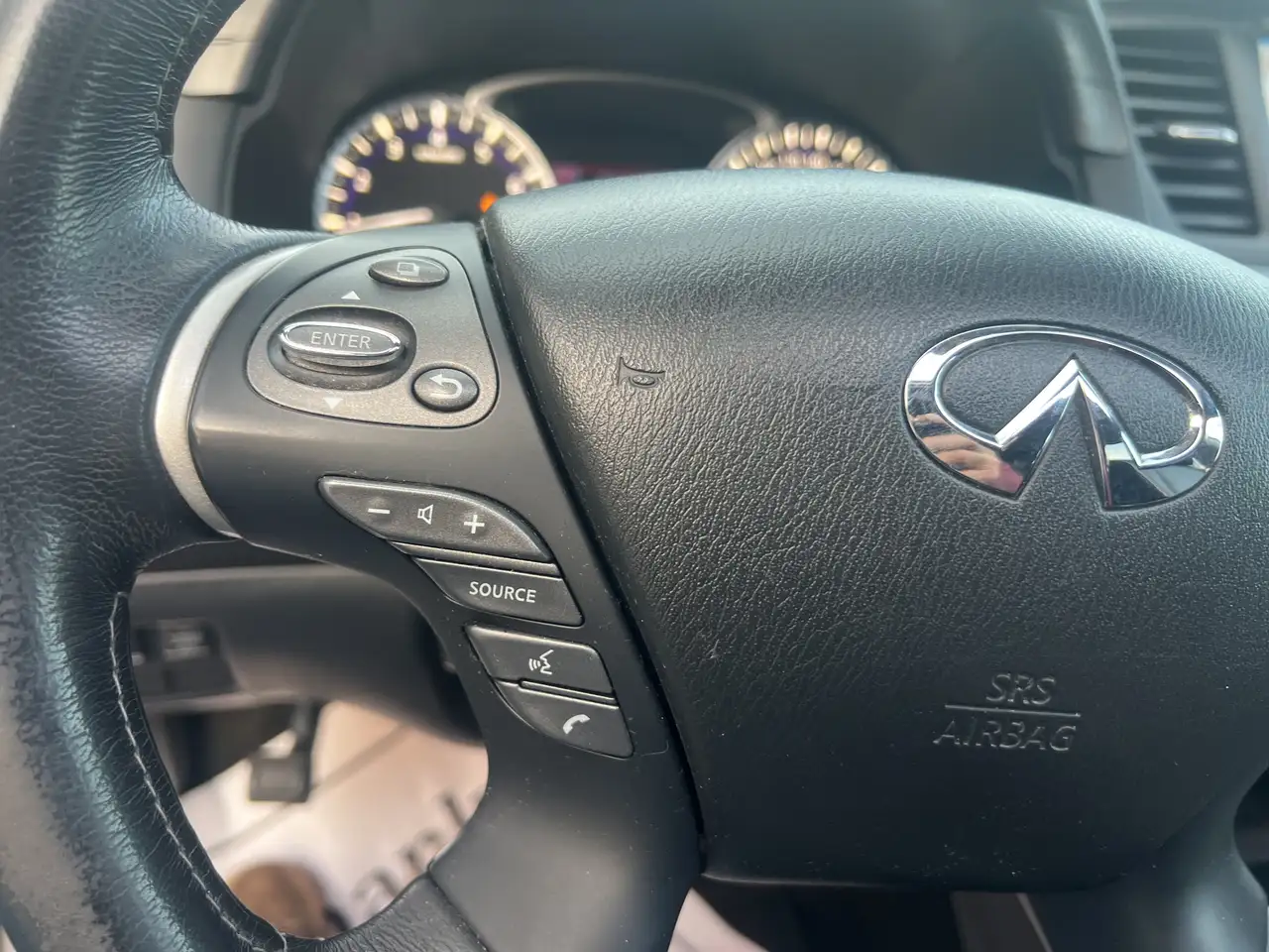 Infiniti QX60 снимка Infiniti QX60