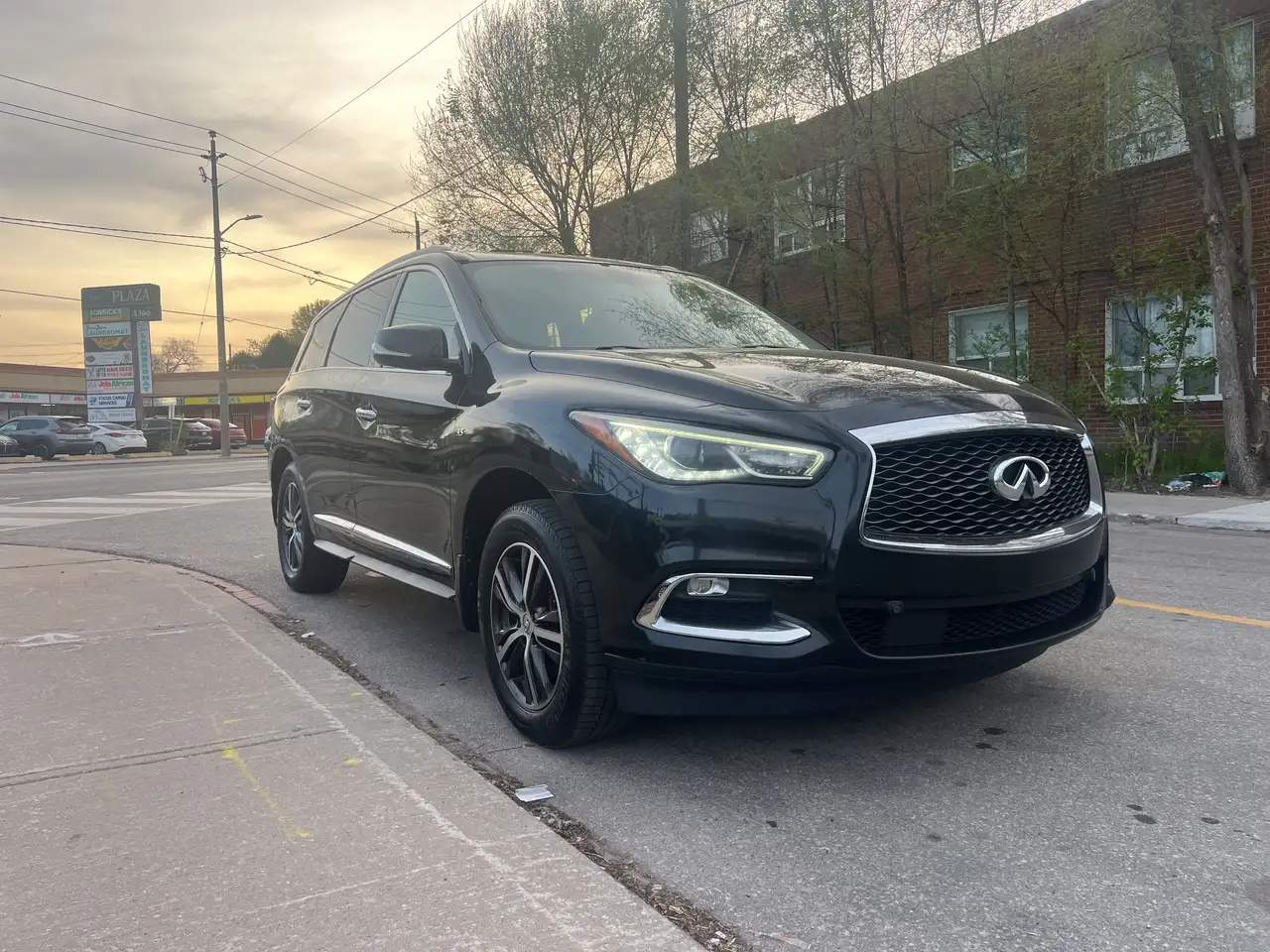 Infiniti QX60 снимка Infiniti QX60