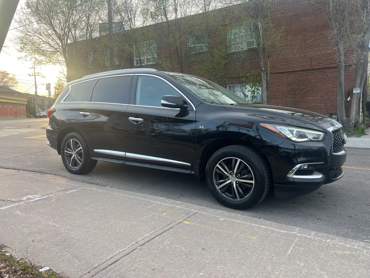 Infiniti QX60 снимка Infiniti QX60