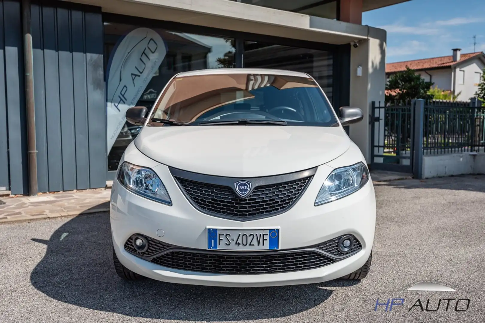 Lancia Ypsilon Ypsilon III 2015 1.2 Elefantino Blu NEOPATENTATI Bianco - 2