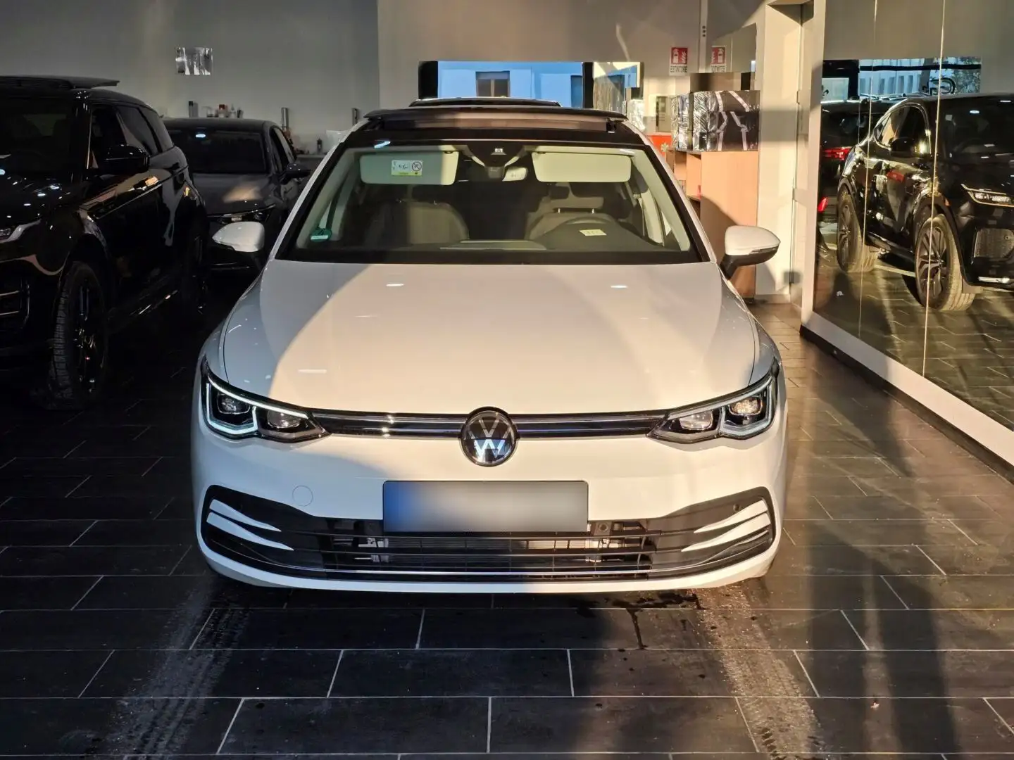 Volkswagen Golf ETSI MOVE LIFE C.16 Tetto Led Matrix Clima3Zone Bianco - 2