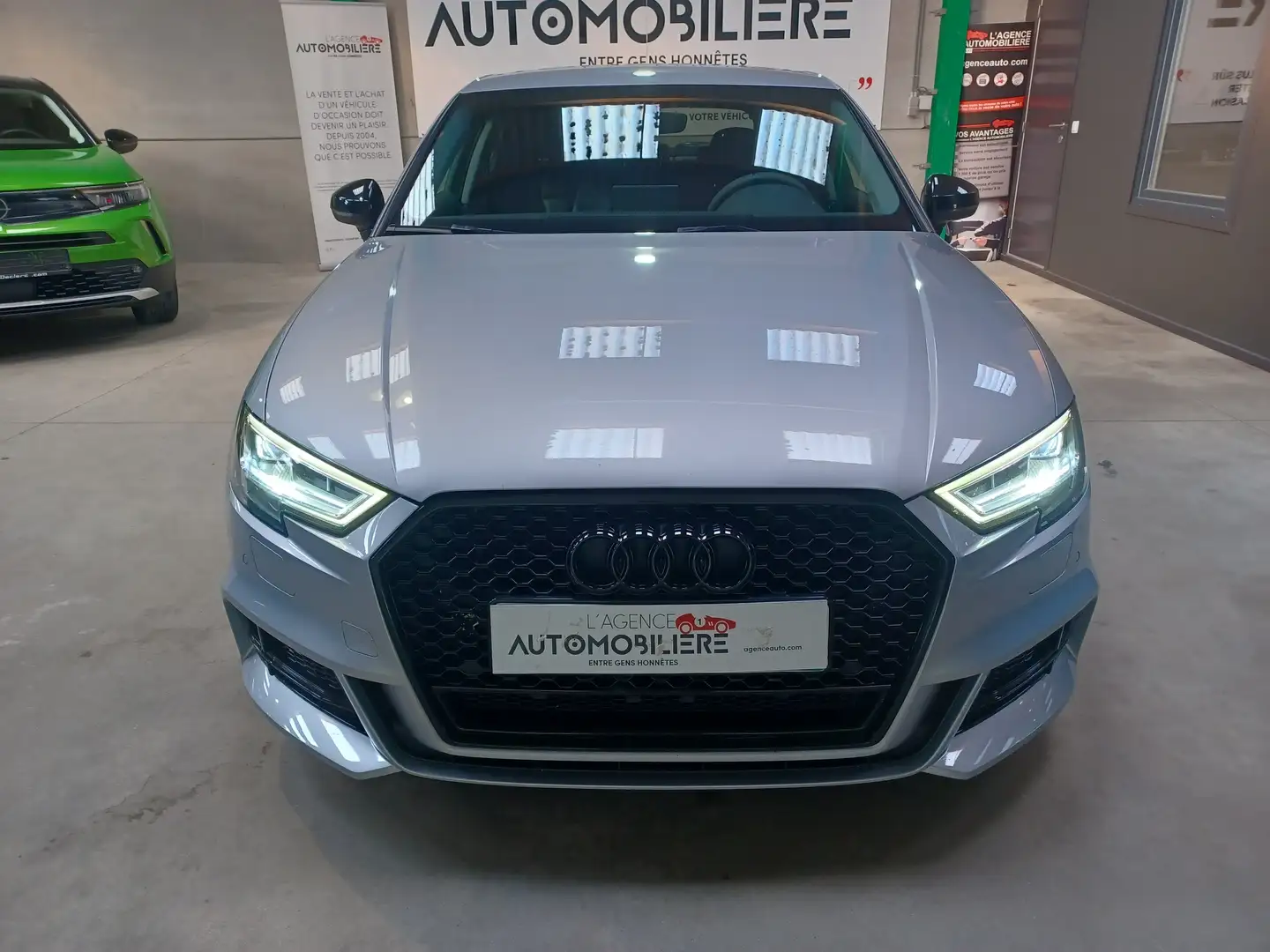 Audi A3 A3 30 TFSI Sport S tronic Pack S-line Int/Ext Zilver - 2