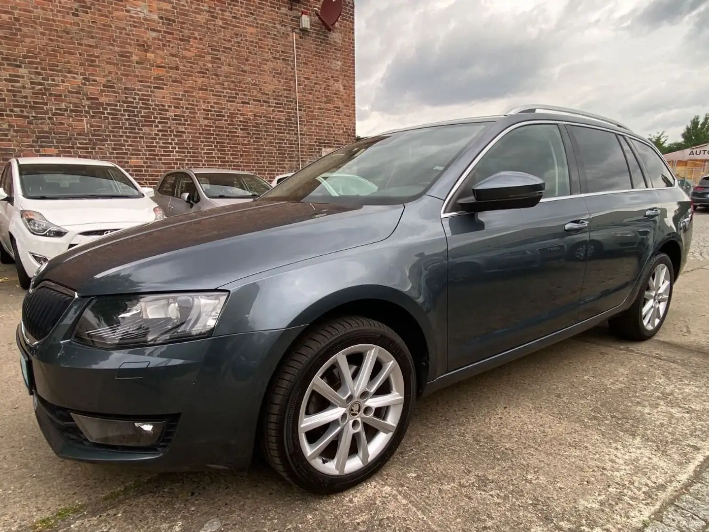 Skoda Octavia Combi Cam+Navi+Sitz/Standheizung+Xenon Grigio - 1