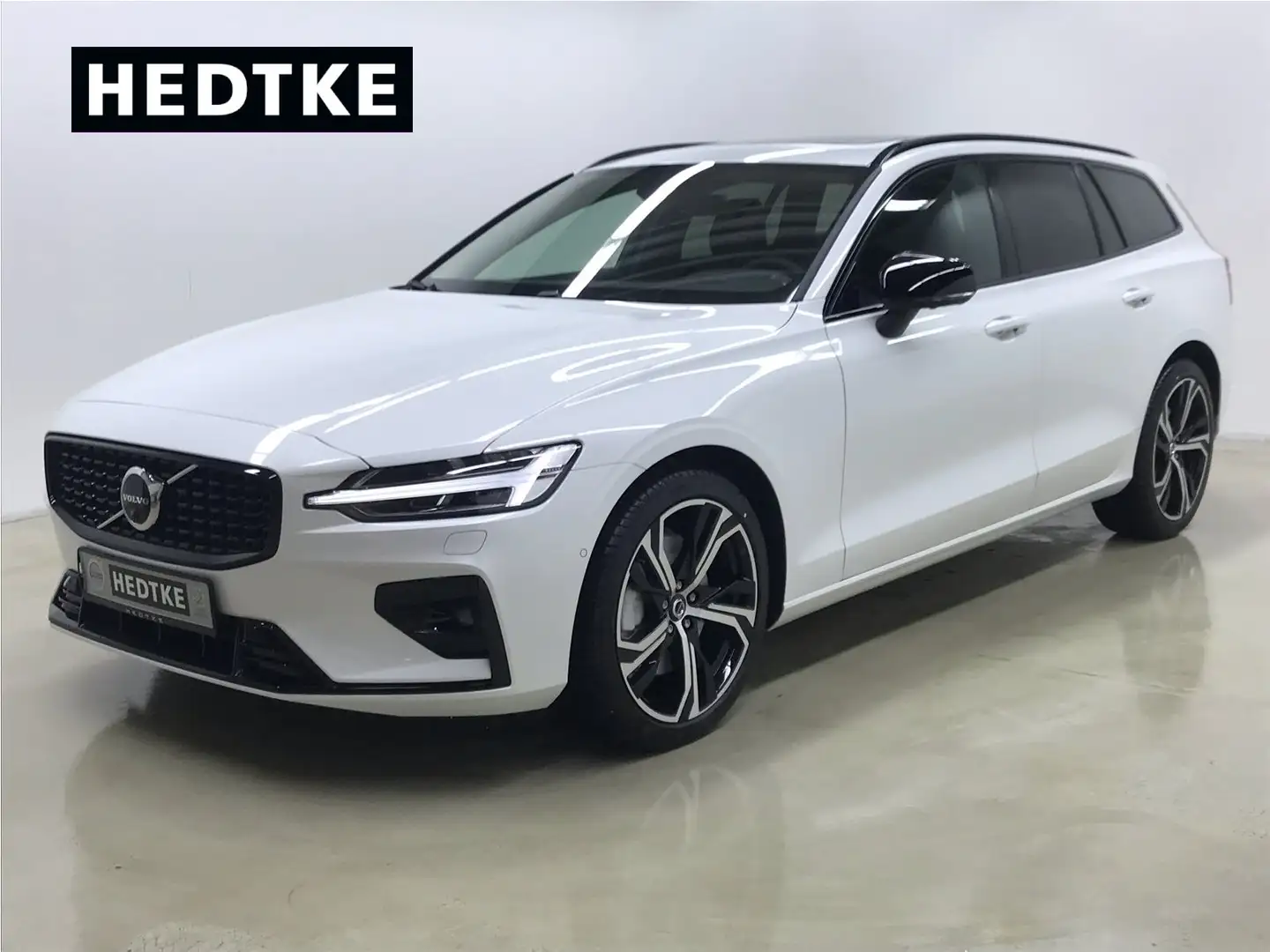 Volvo V60 B4 Diesel Plus Dark 19"+AHK+PANO+STANDHZ+360 Weiß - 1