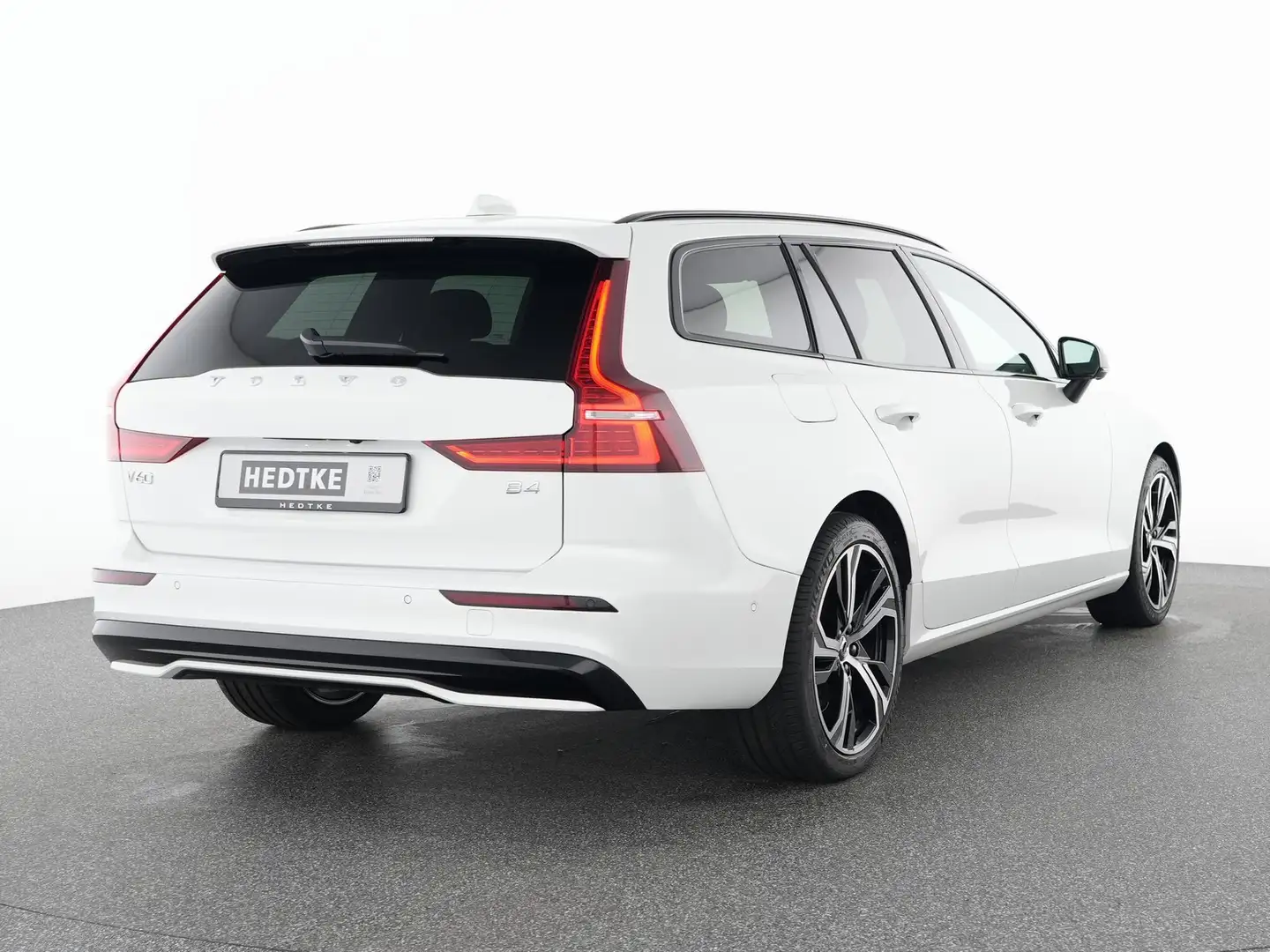 Volvo V60 B4 Diesel Plus Dark 19"+AHK+PANO+STANDHZ+360 Weiß - 2