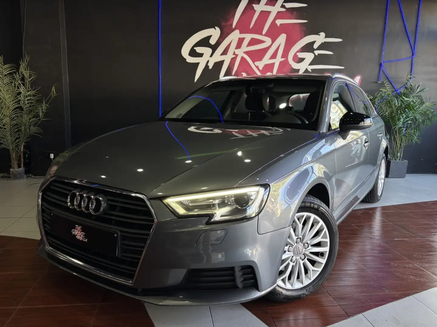 Audi A3 Sportback 1.6TDI Design Edition 81kW Gris - 2
