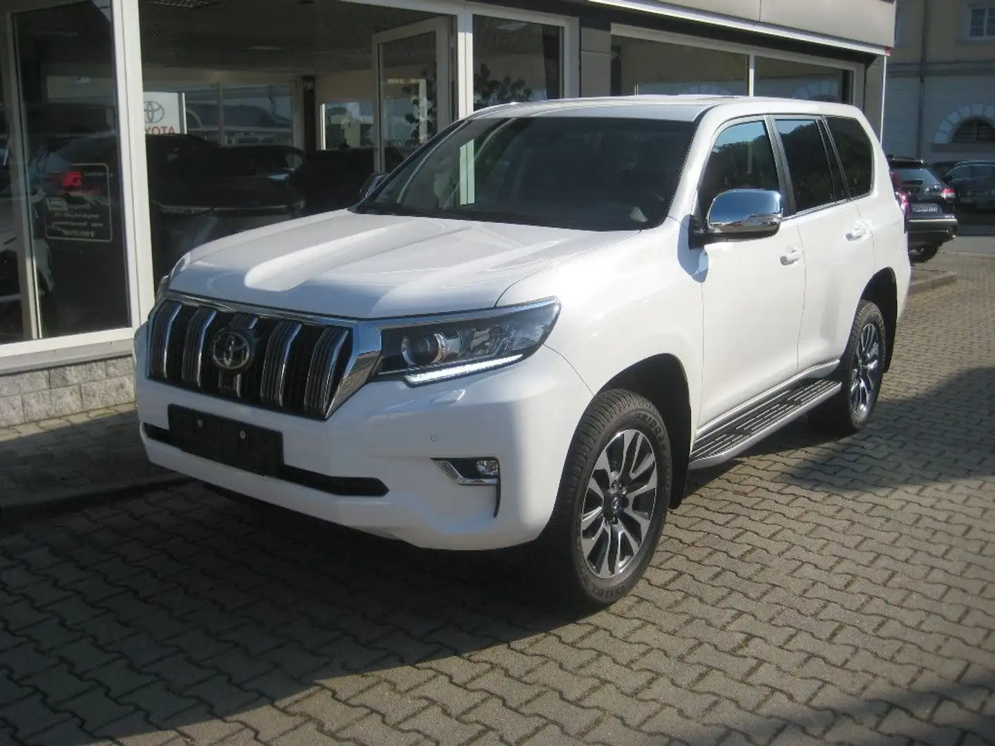 Toyota Land Cruiser 2.8 D-4D Executive Automatik Білий - 1