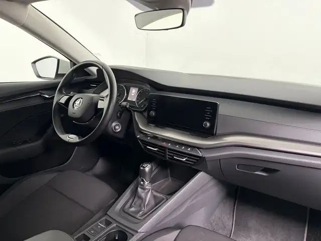 Skoda Octavia view 4