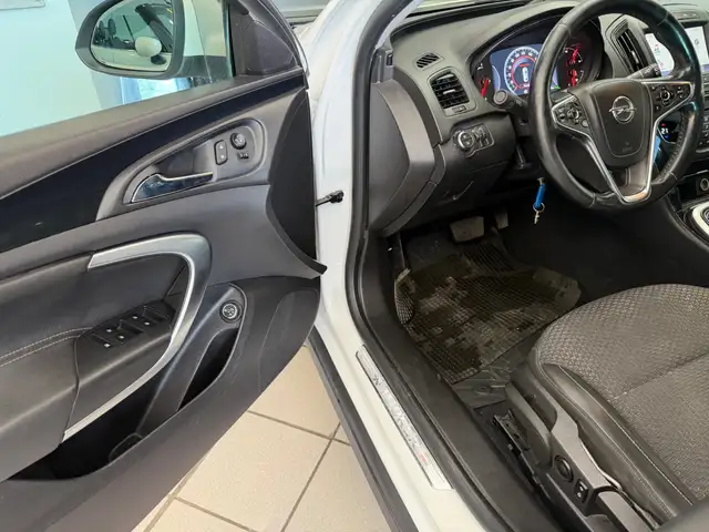 Opel Insignia view 8